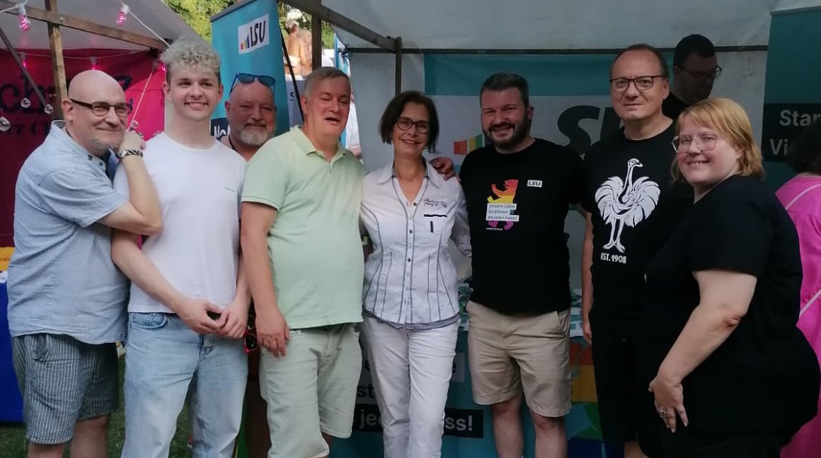 Die LSU beim Queeren Parkfest in Friedrichshain